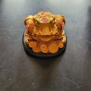 Buddha wealth frog figure